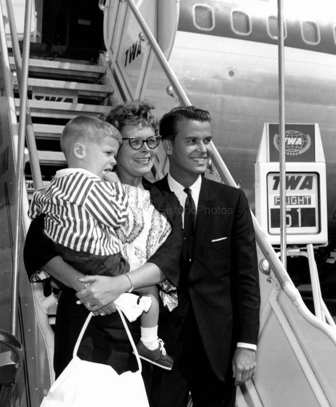 Dick Clark 1959 TWA flight family.jpg